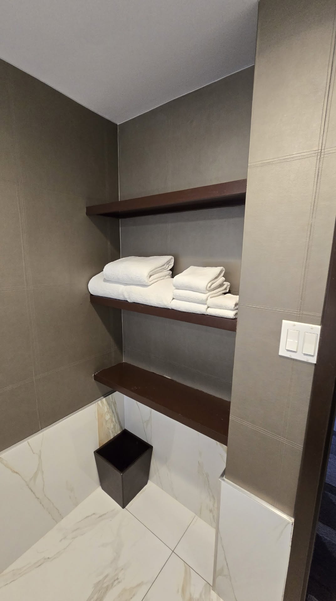 Built-in bathroom open towel shelving