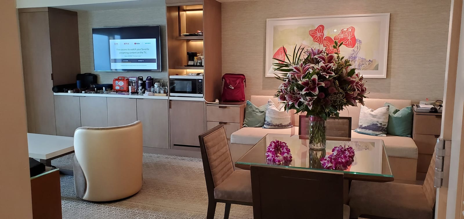Sheraton Waikiki Beach Resort - Photo 11
